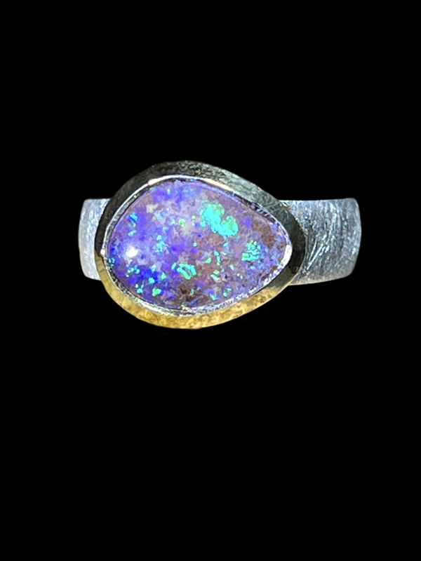 Galaxy Violett Boulder Opal Ring