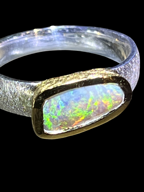 Edelopal Orange Grün metallic Ring in Silber mit vergoldeter Fassung