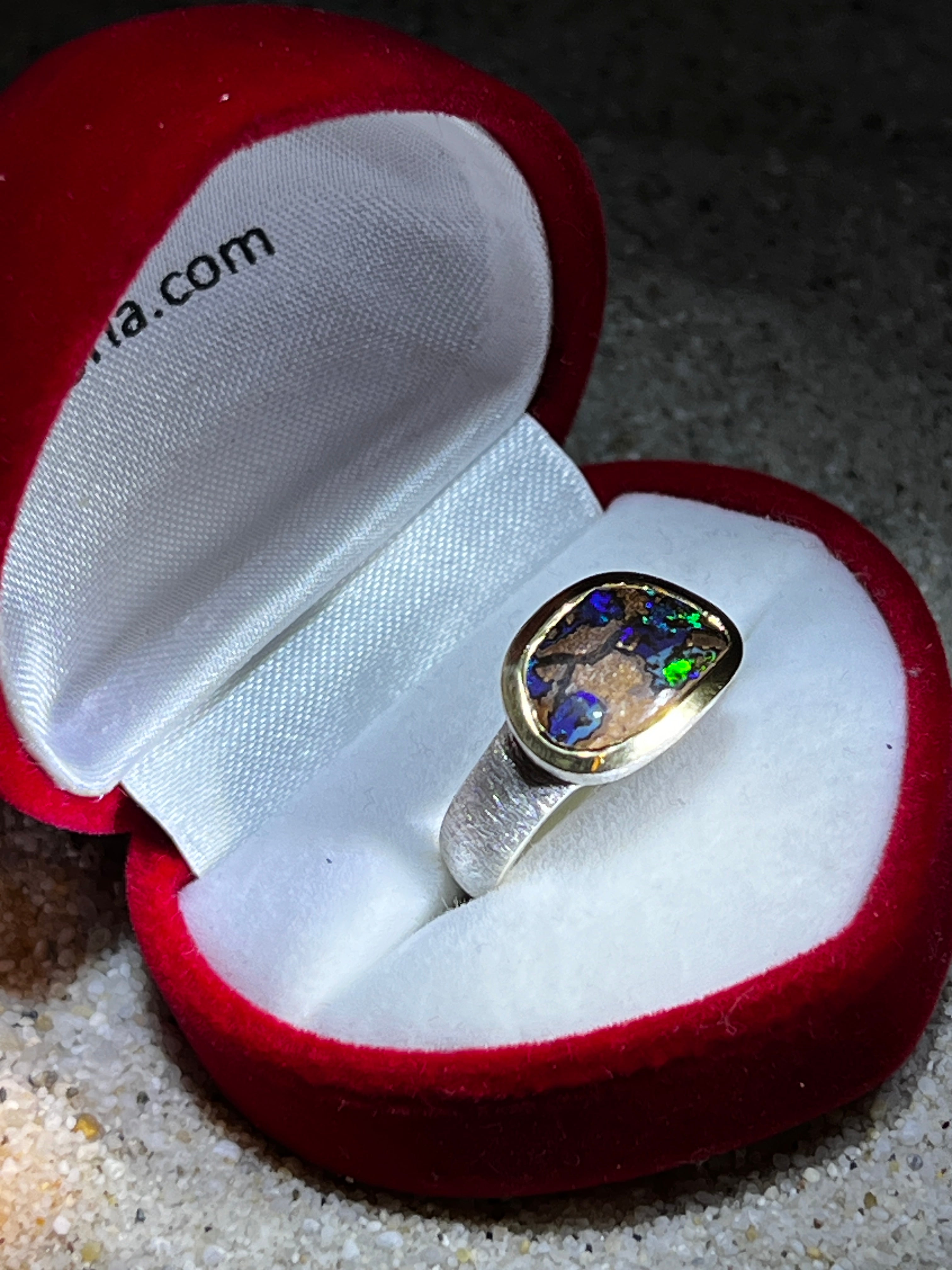 Queensland Natur Boulder Opal Ring in Silber mit teilvergoldeter Fassung