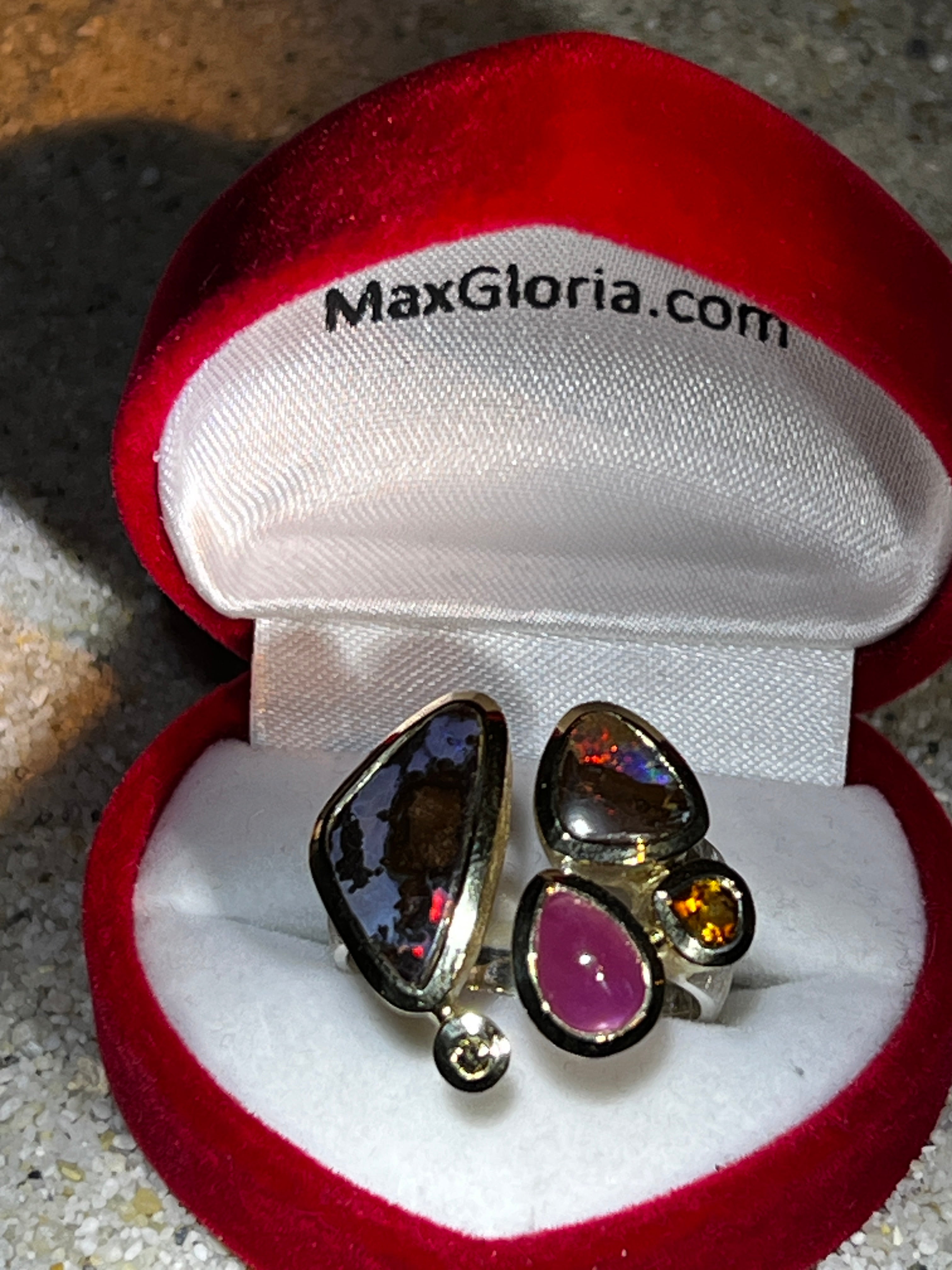 Boulder Opal Queensland Rubin Saphir Kombination Ring in Silber mit vergoldeter Fassung