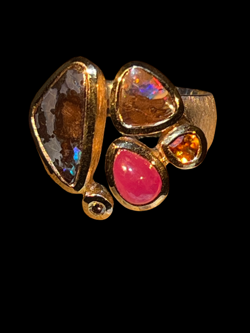 Boulder Opal Queensland Rubin Saphir Kombination Ring in Silber mit vergoldeter Fassung