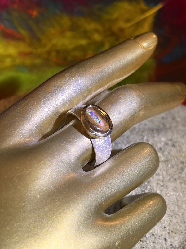 Boulder Opal Schöner Blick Ring in Silber mit vergoldeter Fassung