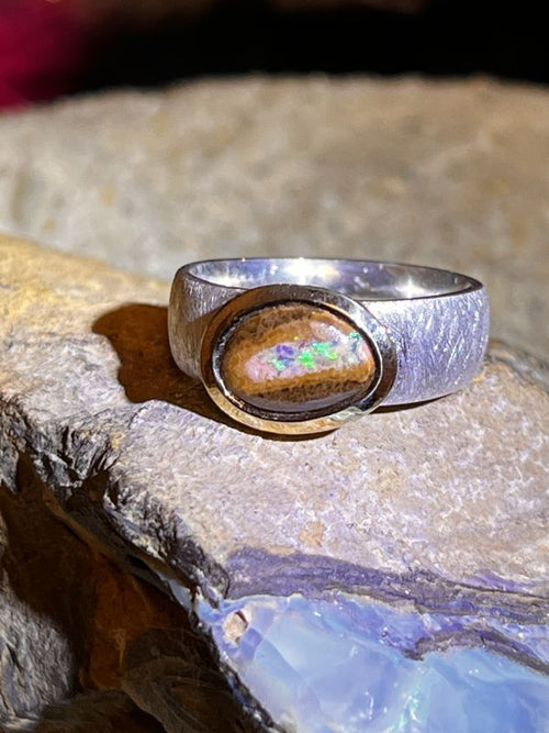 Boulder Opal Schöner Blick Ring in Silber mit vergoldeter Fassung