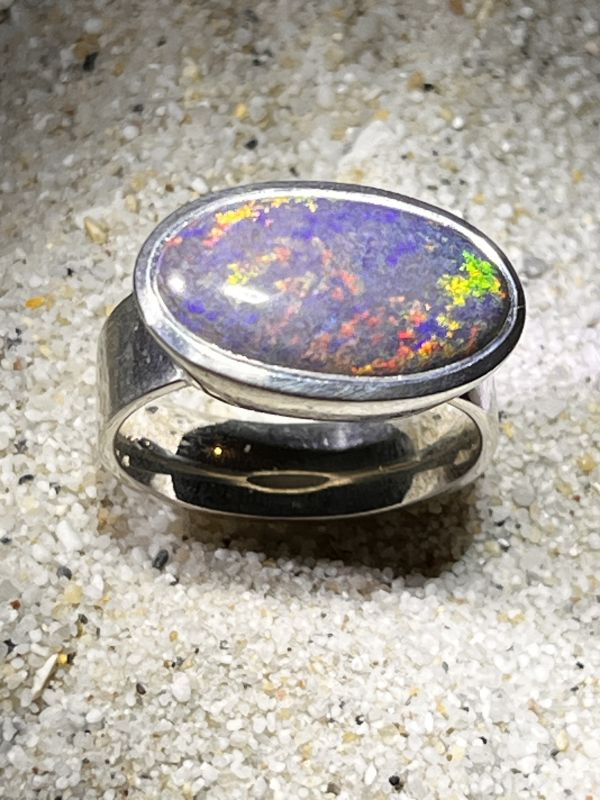 Graue Eminenz großer Boulder Opal Ring in Silber