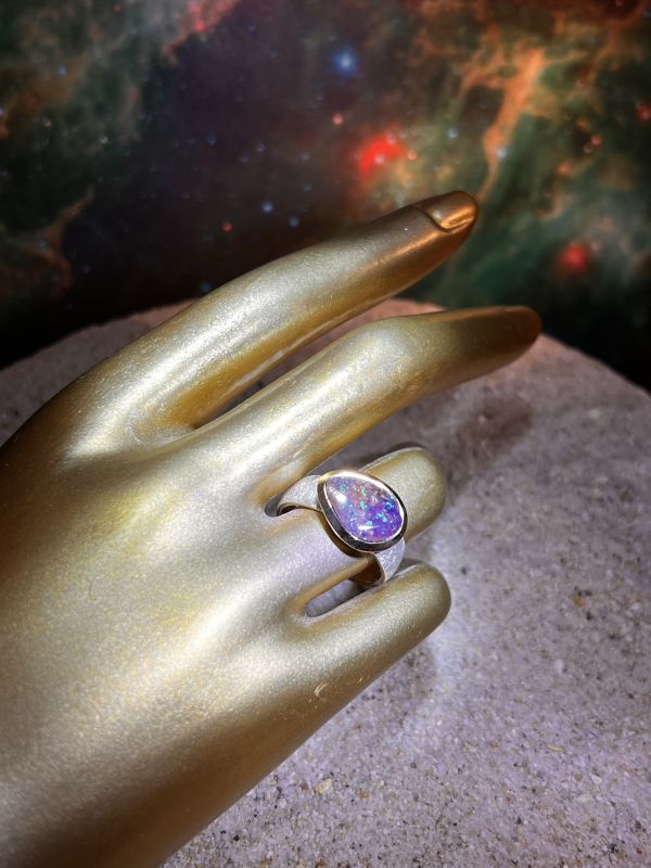 Galaxy Violett Boulder Opal Ring