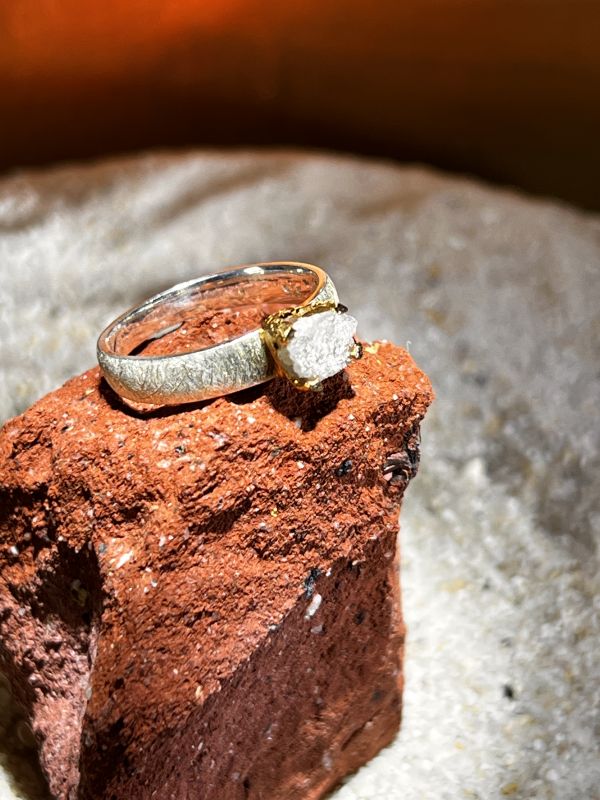 Weißer Rohdiamant Ring