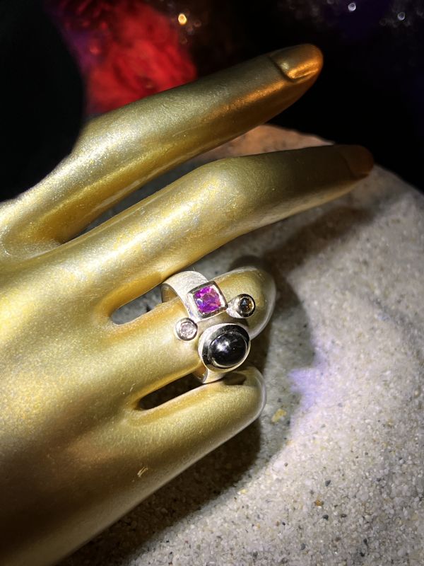 Schwarz Violettes Spiel Ring in Silber mit teilvergoldeter Fassung