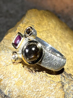 Schwarz Violettes Spiel Ring in Silber mit teilvergoldeter Fassung