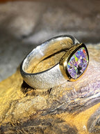 Boulder Opal Multicolor Gustav Klimt Ring in Silber mit vergoldeter Fassung