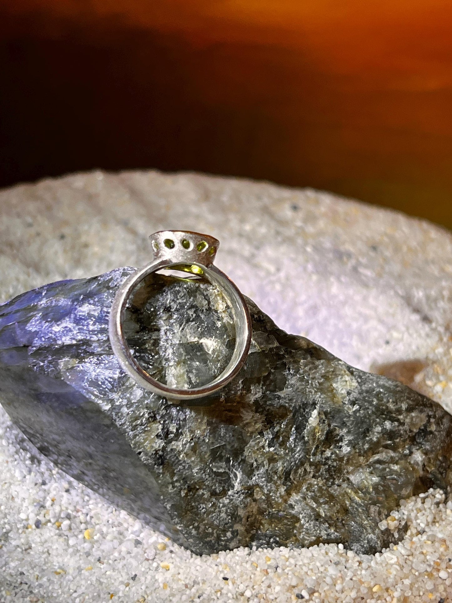 Peridot Sonne Ring in Silber mit teilvergoldeter Fassung