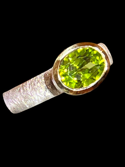 Peridot Sonne Ring in Silber mit teilvergoldeter Fassung