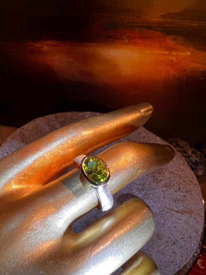 Peridot Sonne Ring in Silber mit teilvergoldeter Fassung