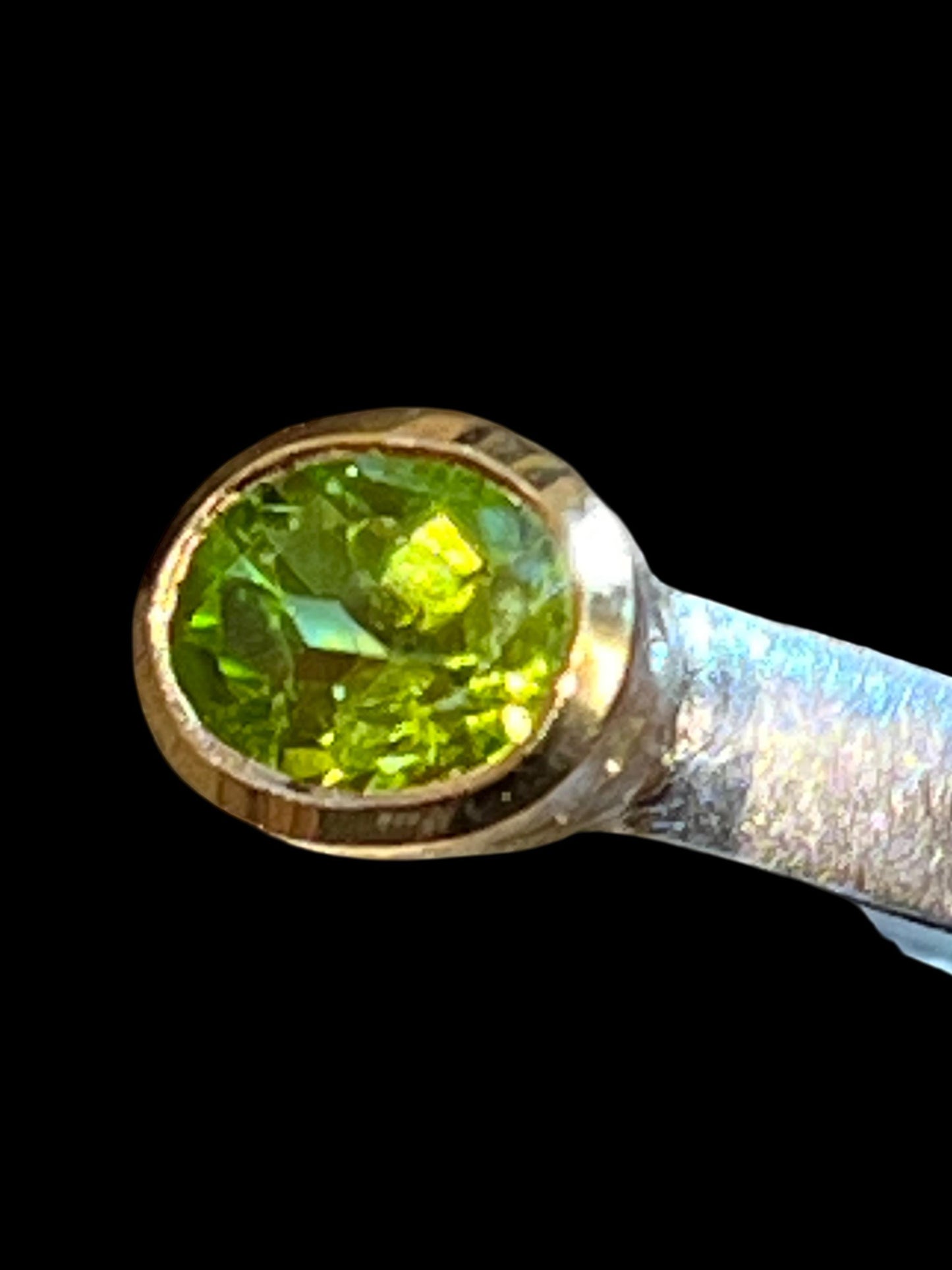 Peridot Sonne Ring in Silber mit teilvergoldeter Fassung