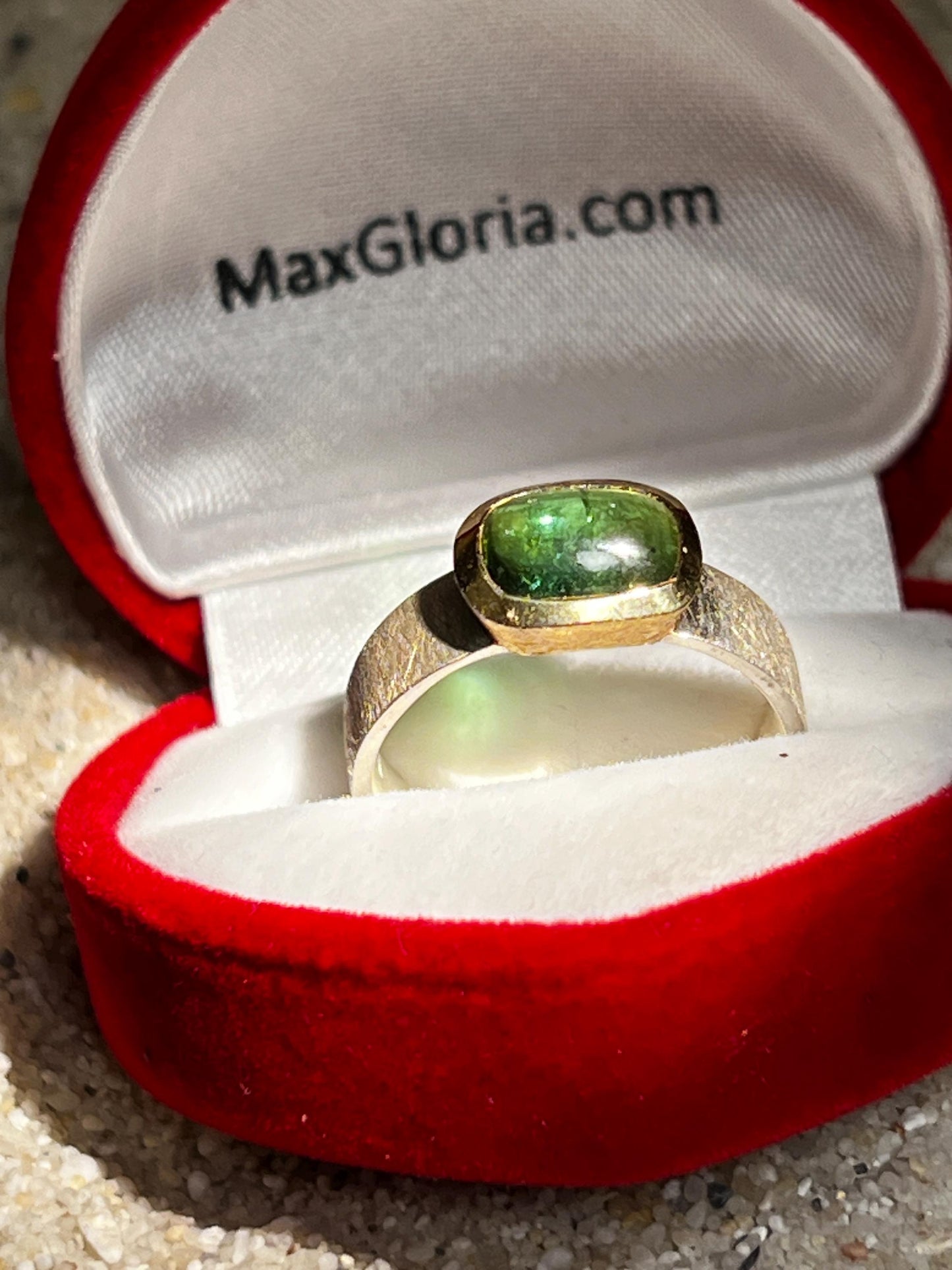 Mein Preis Turmalin Cabochon Natur Grün Ring in Silber mit teilvergoldeter Fassung