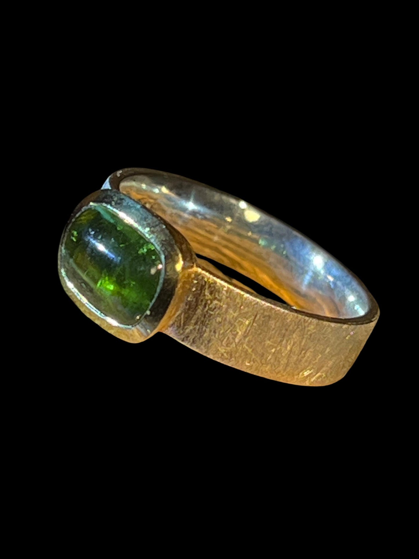 Mein Preis Turmalin Cabochon Natur Grün Ring in Silber mit teilvergoldeter Fassung