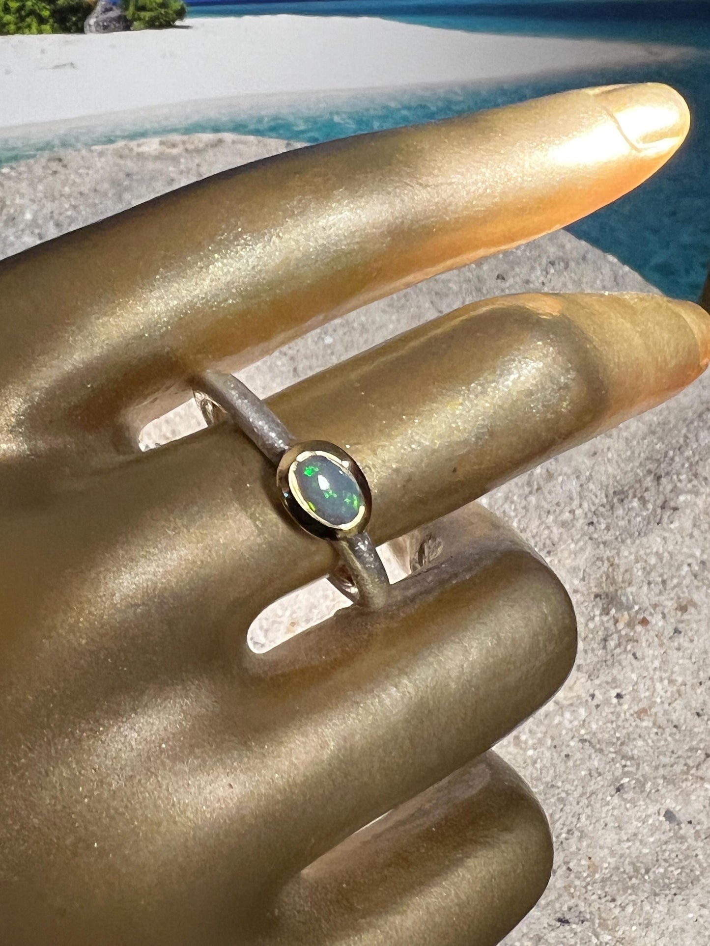 Schwarzopal Minimalist Ring in Silber mit vergoldeter Fassung