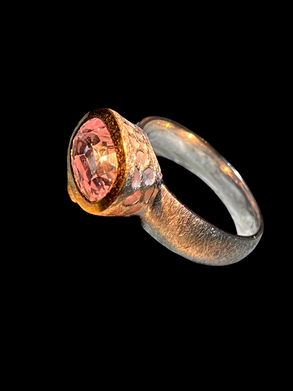 Natürlicher Kunzit Sterlingsilberring Pfirsichrote Liebe 18kt Goldvermei Fassung deutsche Handarbeit