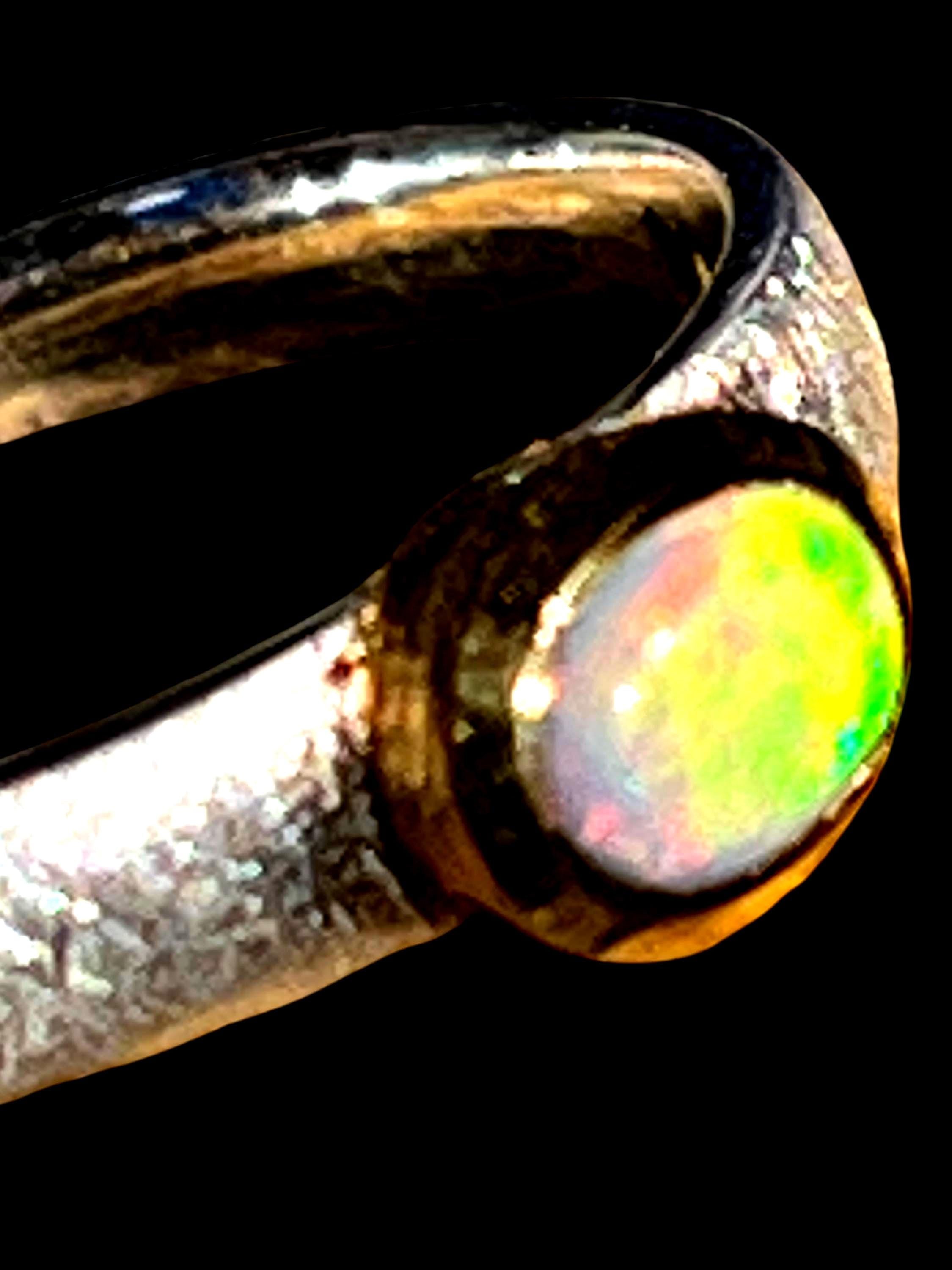 australischer Flashopal in 18kt Goldvermeilfassung Sterlingsilberring deutsche Handarbeit