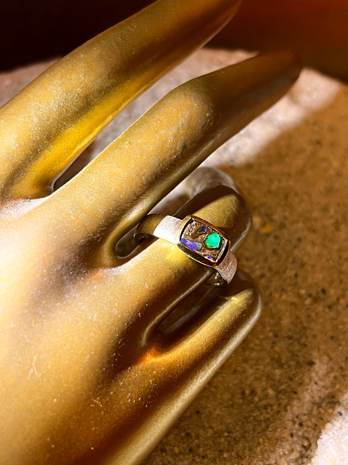 Wochenend Preis  Natürlicher australischer Boulder Opal aus Andamooka 18kt Vermeilfassung Sterling Silberring