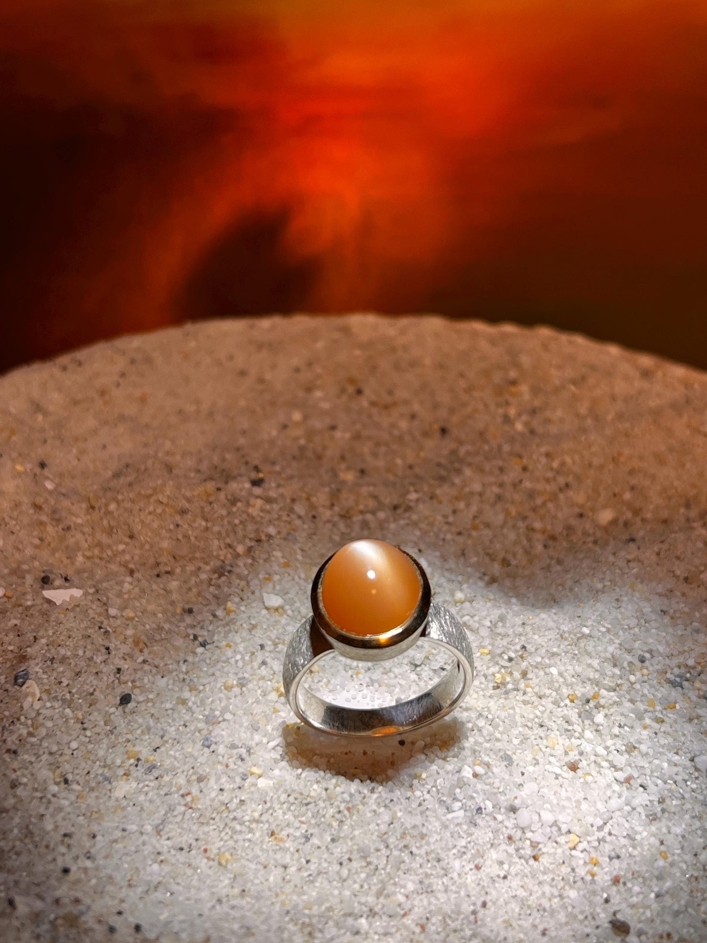 Natürlicher  Mondstein in sympathischem Orange Silberring ohne Gutscheinrabatt