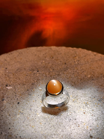 Natürlicher  Mondstein in sympathischem Orange Silberring ohne Gutscheinrabatt