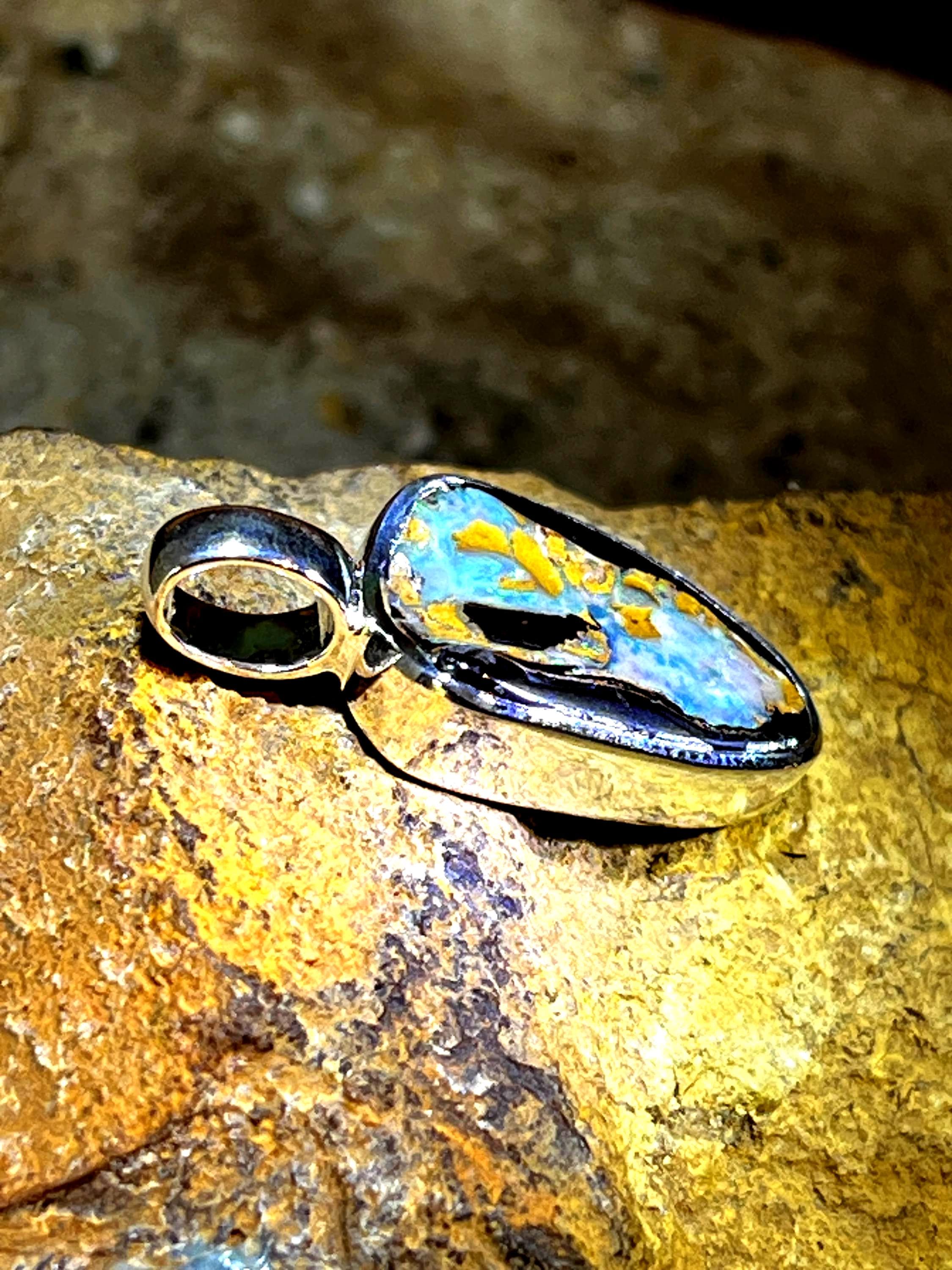 Boulder Opal Naturstrucktur Anhänger in Sterlingsilber