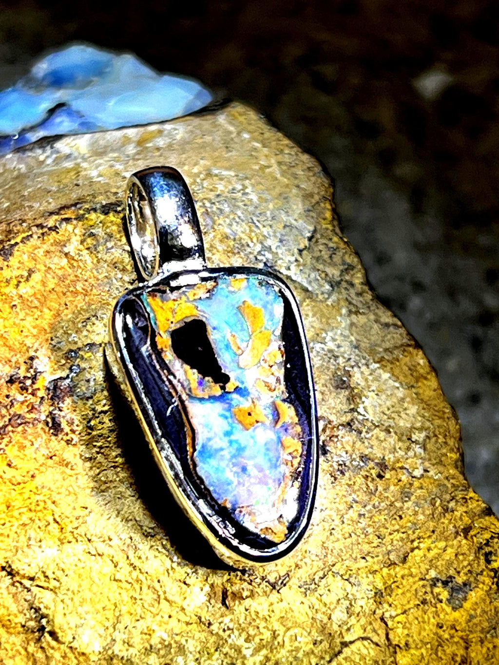Boulder Opal Naturstrucktur Anhänger in Sterlingsilber