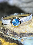 Australischer Blauer Zirkon in Sterlingsilber mit 18kt Goldvermeil Fassung deutsche Handarbeit