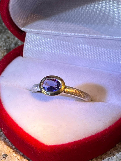 Tansanit Stern von Afrika in 18kt Goldvermeil Fassung Silber Ring mattiert