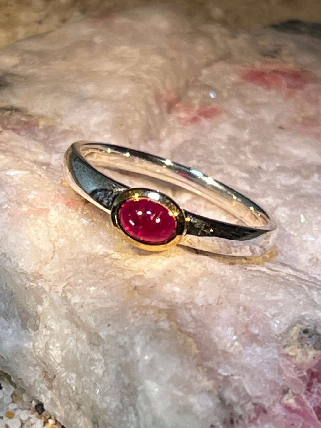 Rubin Tagespreis in 18Kt Goldvermeil Fassung Minimalist Ring Sterling deutsche Qualitätsarbeit