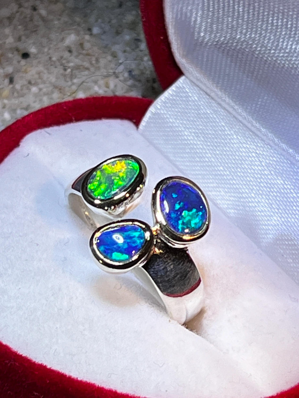 Starke Liebe schwarze Opale in Sterlingsilber mit 18Kt Goldvermeil Fassung deutsche Handarbeit