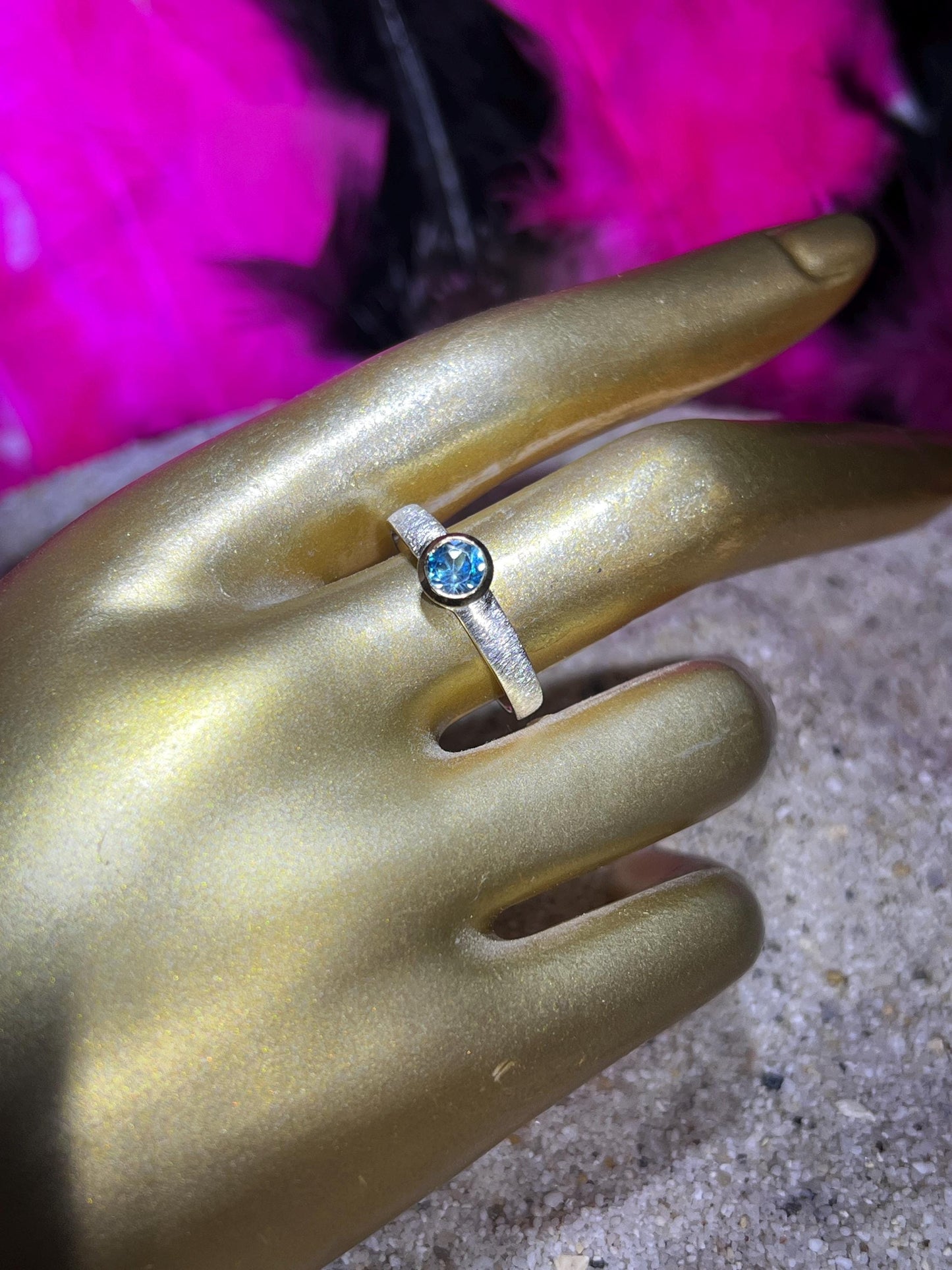 Mein Preis Australischer Blauer Zirkon in Sterlingsilber mit 18kt Goldvermeil Fassung deutsche Handarbeit