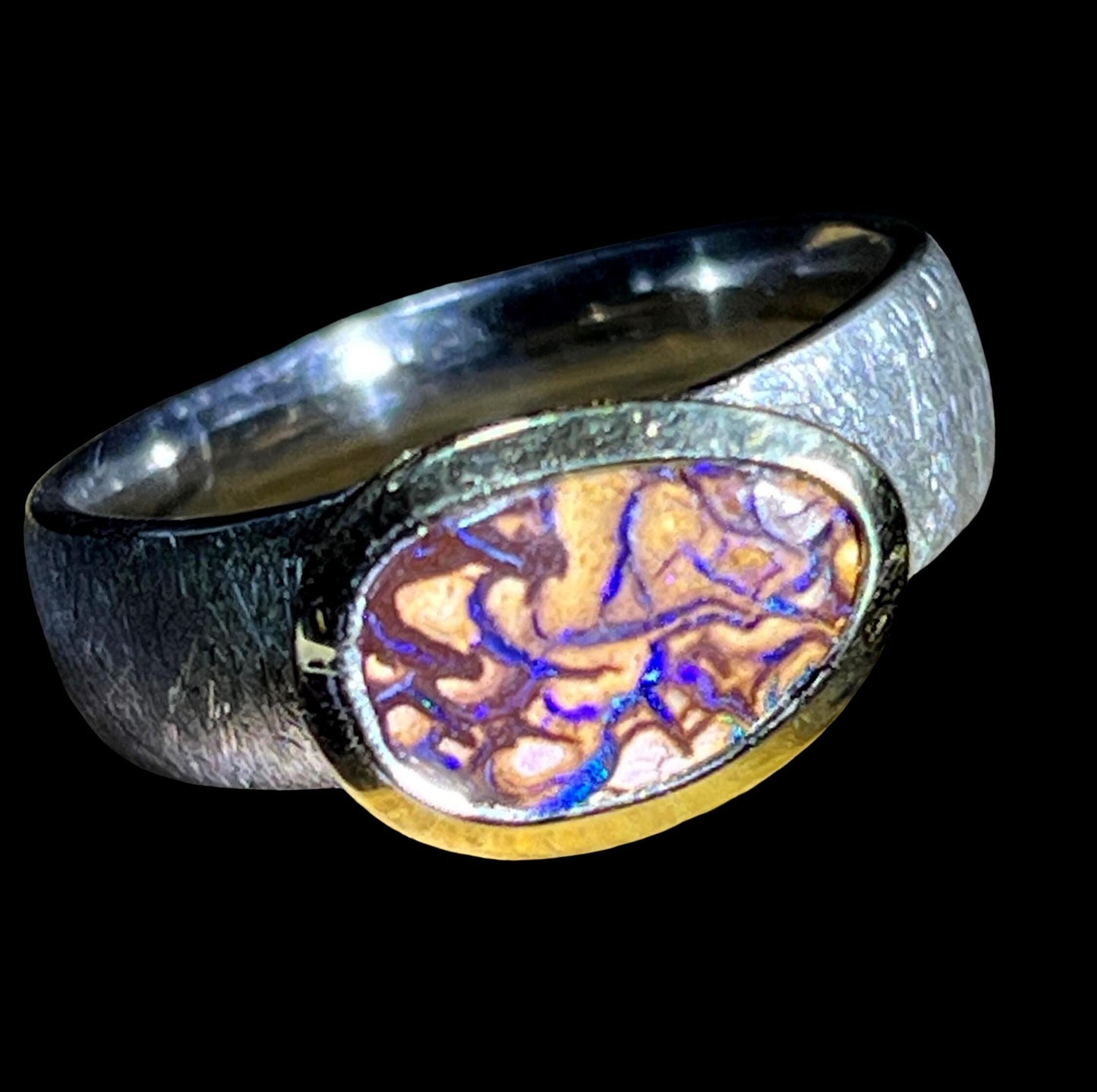 Wochenend Preis Queensland Naturspur Opal in 18kt Goldvermeil Fassung im Sterlingsilber Ring deutsche Handarbeit
