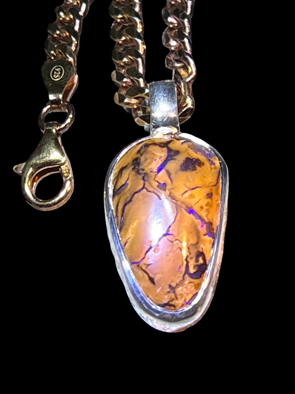 Boulder Opal opulent blaumetallic an Sterlingsilber Rotgoldkette deutsche Handarbeit