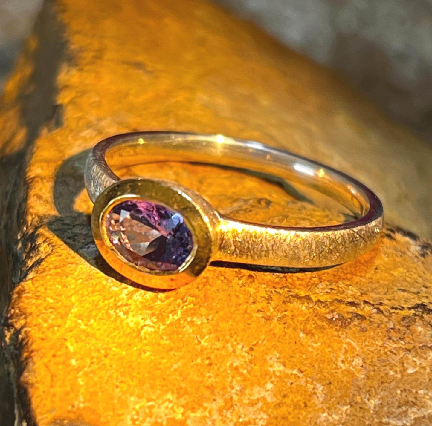 Tansanit Stern von Afrika in 18kt Goldvermeil Fassung Silber Ring mattiert