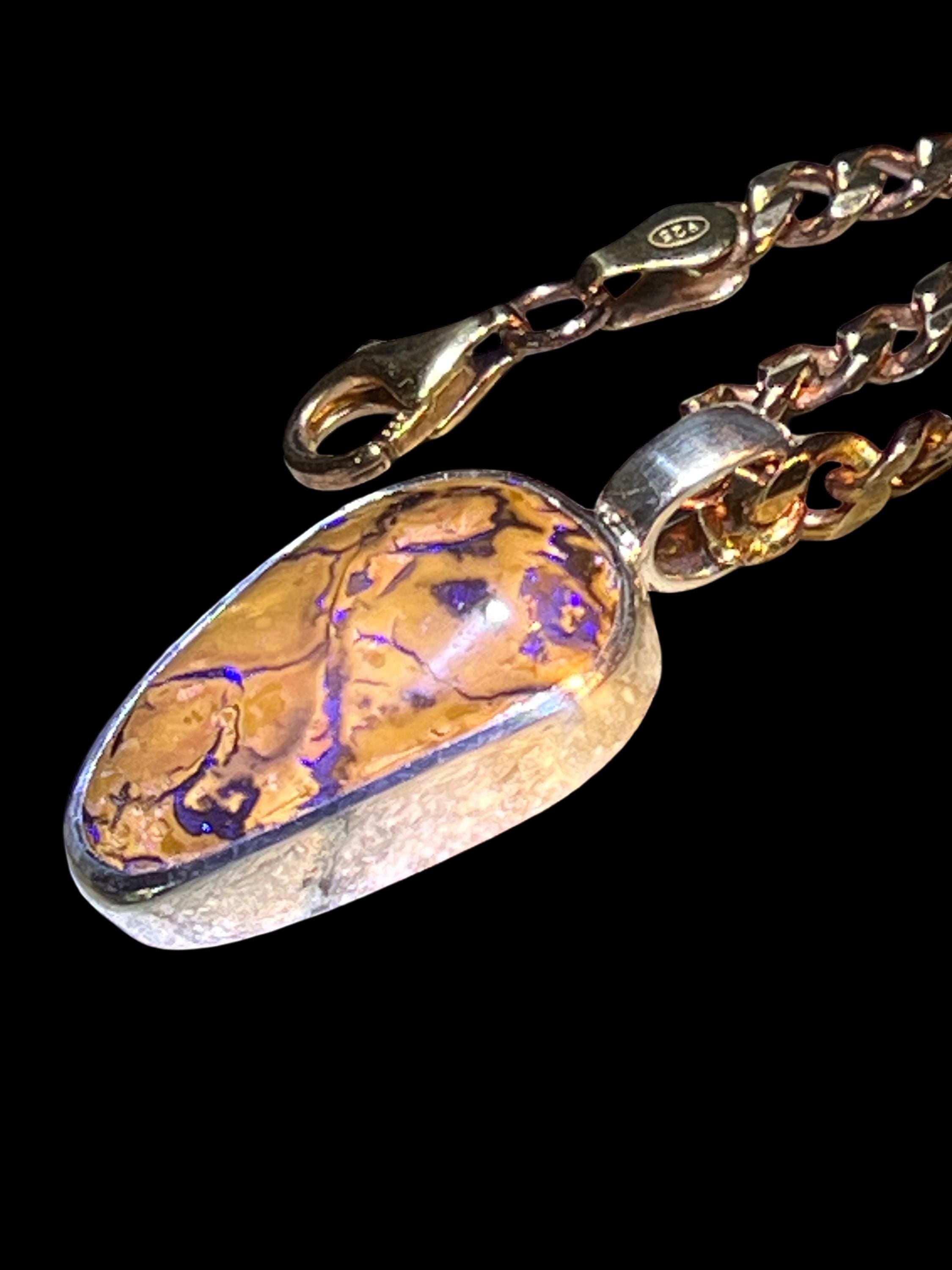 Boulder Opal opulent blaumetallic an Sterlingsilber Rotgoldkette deutsche Handarbeit