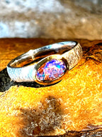 Blau roter Mond Opal 10mm x 7mm Ring in Sterlingsilber mit 18kt Goldvermeil Fassung deutsche Qualitätsarbeit