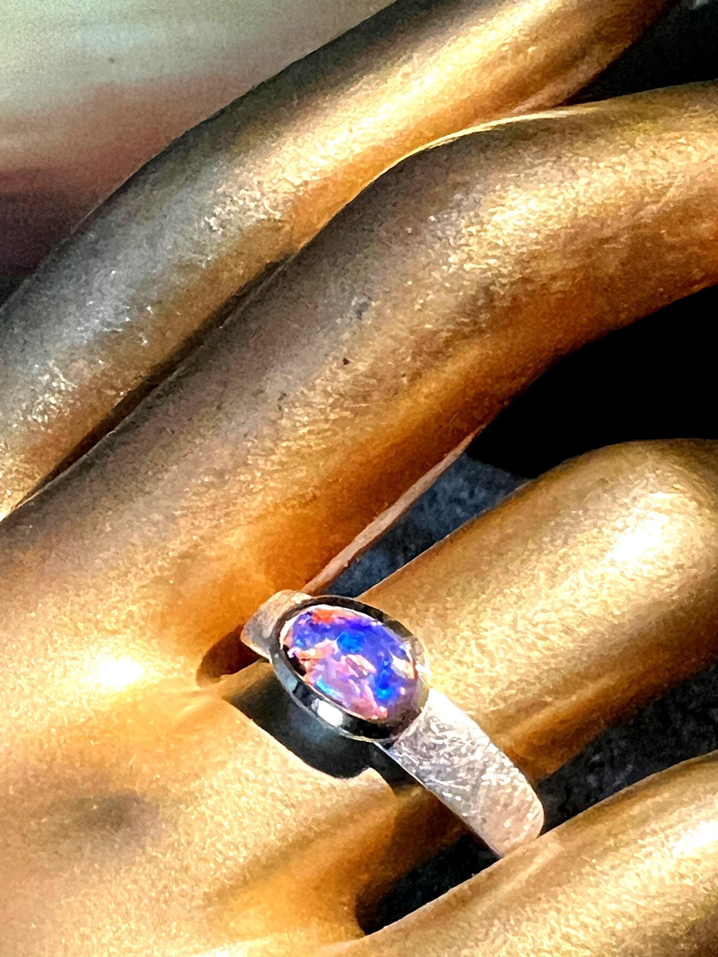 Mein Preis  Blau roter Mond Opal 10mm x 7mm Ring in Sterlingsilber mit 18kt Goldvermeil Fassung deutsche Qualitätsarbeit