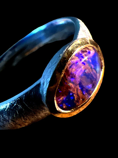 Mein Preis  Blau roter Mond Opal 10mm x 7mm Ring in Sterlingsilber mit 18kt Goldvermeil Fassung deutsche Qualitätsarbeit
