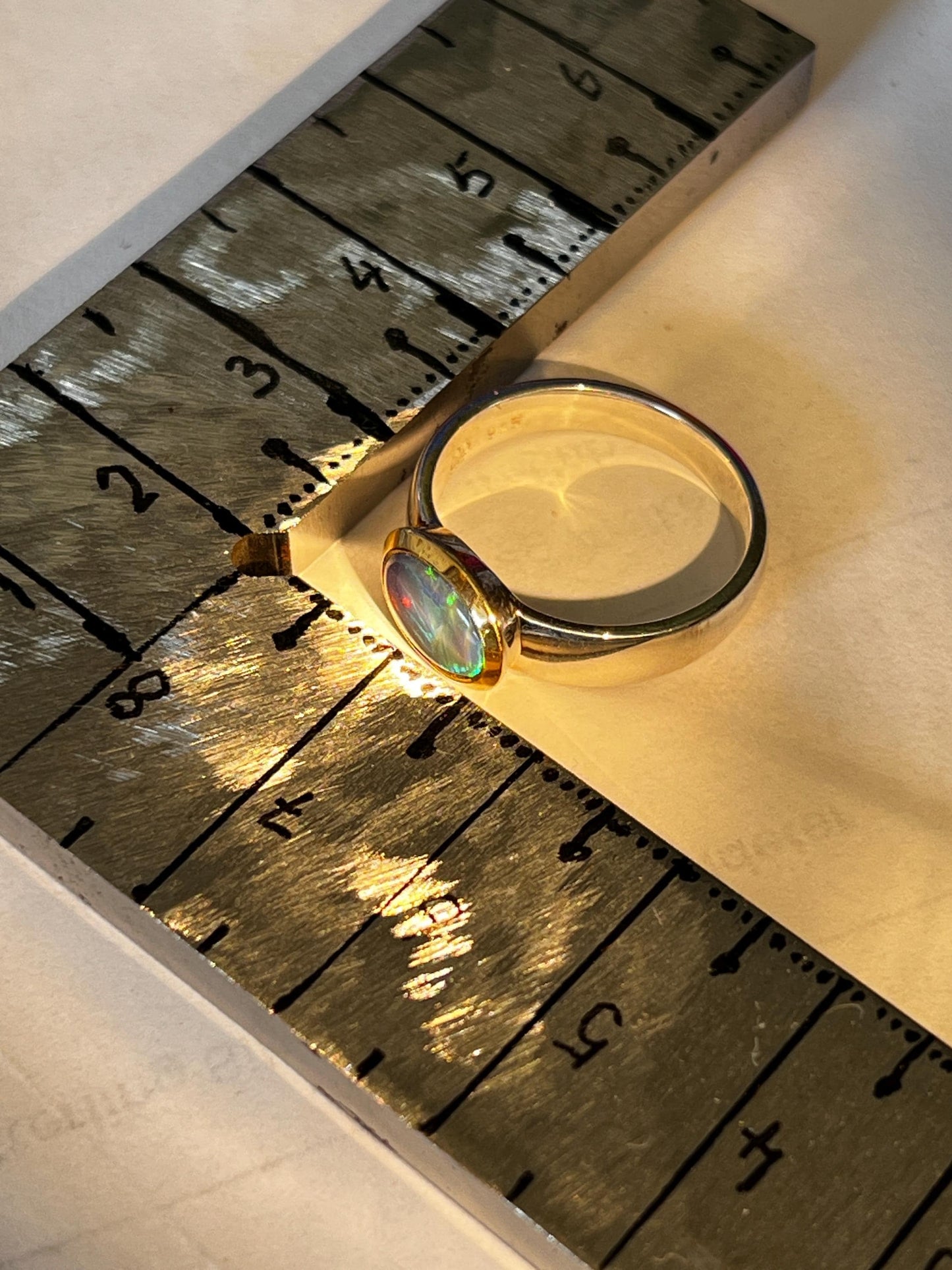 Schwarzopal Magie aus Lightning Ridge in 18kt Goldvermeil Fassung Sterlingsilberring deutsche Qualität