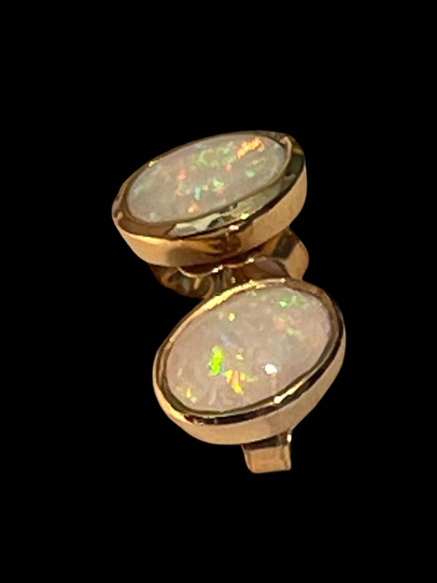 Australische Opal Ohrstecker in 18Kt Goldvermeil Fassung mattiert