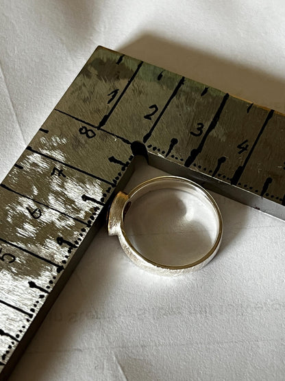 Mein Preis  Blau roter Mond Opal 10mm x 7mm Ring in Sterlingsilber mit 18kt Goldvermeil Fassung deutsche Qualitätsarbeit