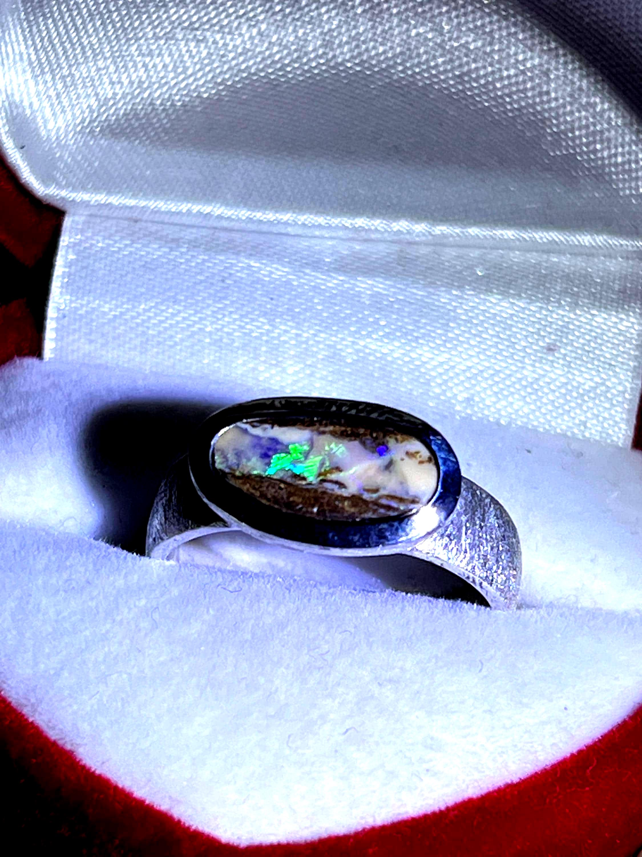 Opal opulent Metallic 14mm x 8mm Sterlingsilberring deutsche Handarbeit