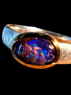 Blau roter Mond Opal 10mm x 7mm Ring in Sterlingsilber mit 18kt Goldvermeil Fassung deutsche Qualitätsarbeit