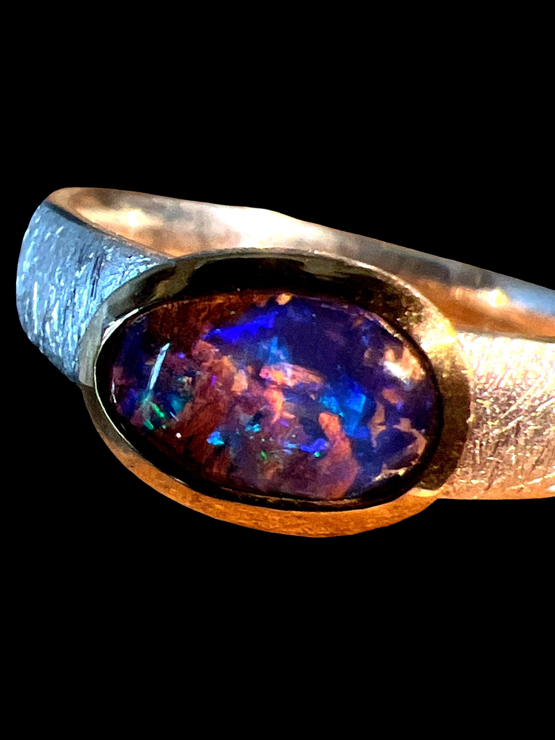 Blau roter Mond Opal 10mm x 7mm Ring in Sterlingsilber mit 18kt Goldvermeil Fassung deutsche Qualitätsarbeit