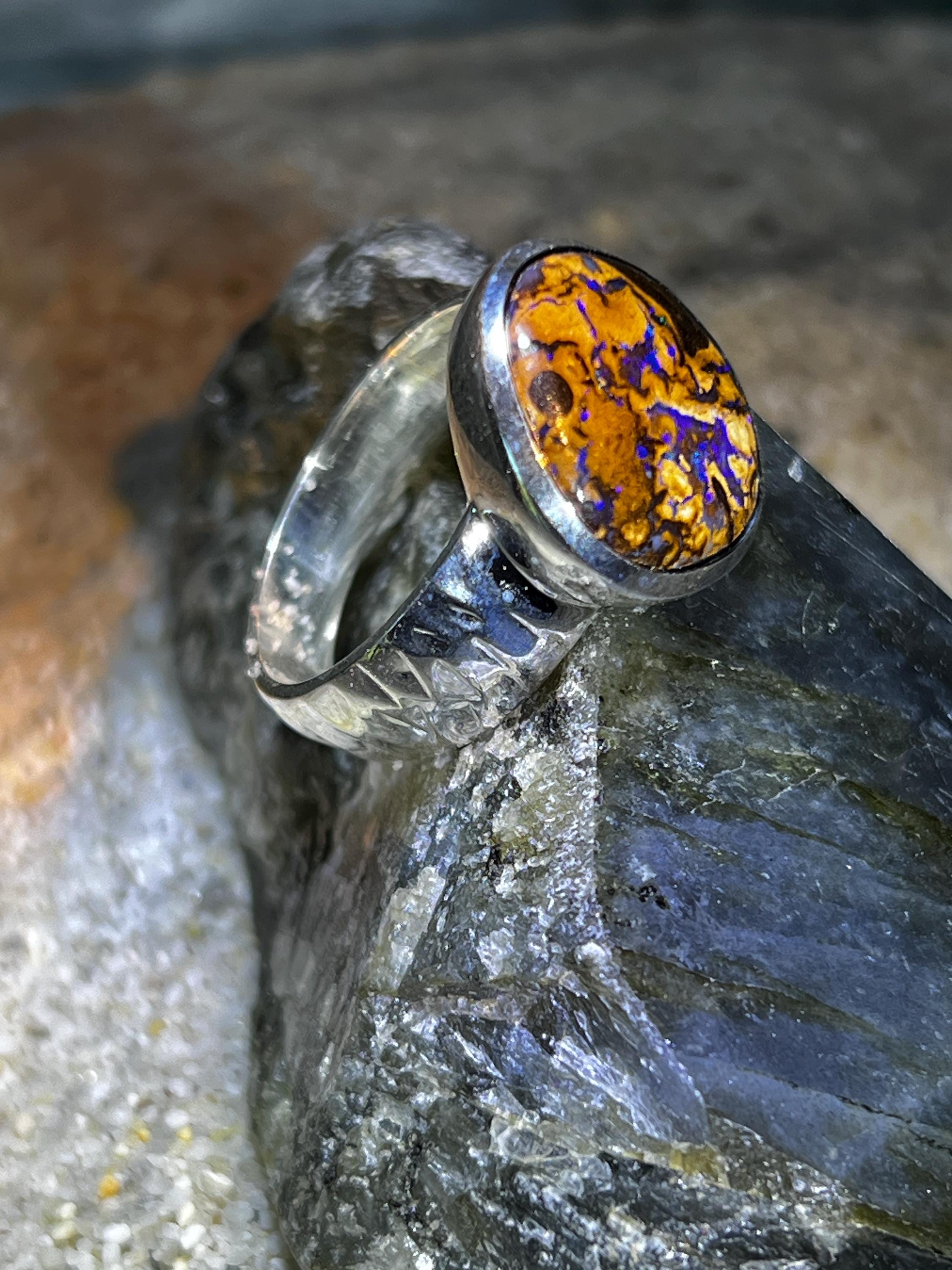 Boulder Opal Sonntagspreis Kristallspur Opulent Azurblau Sterlingsilberring deutsche Handarbeit
