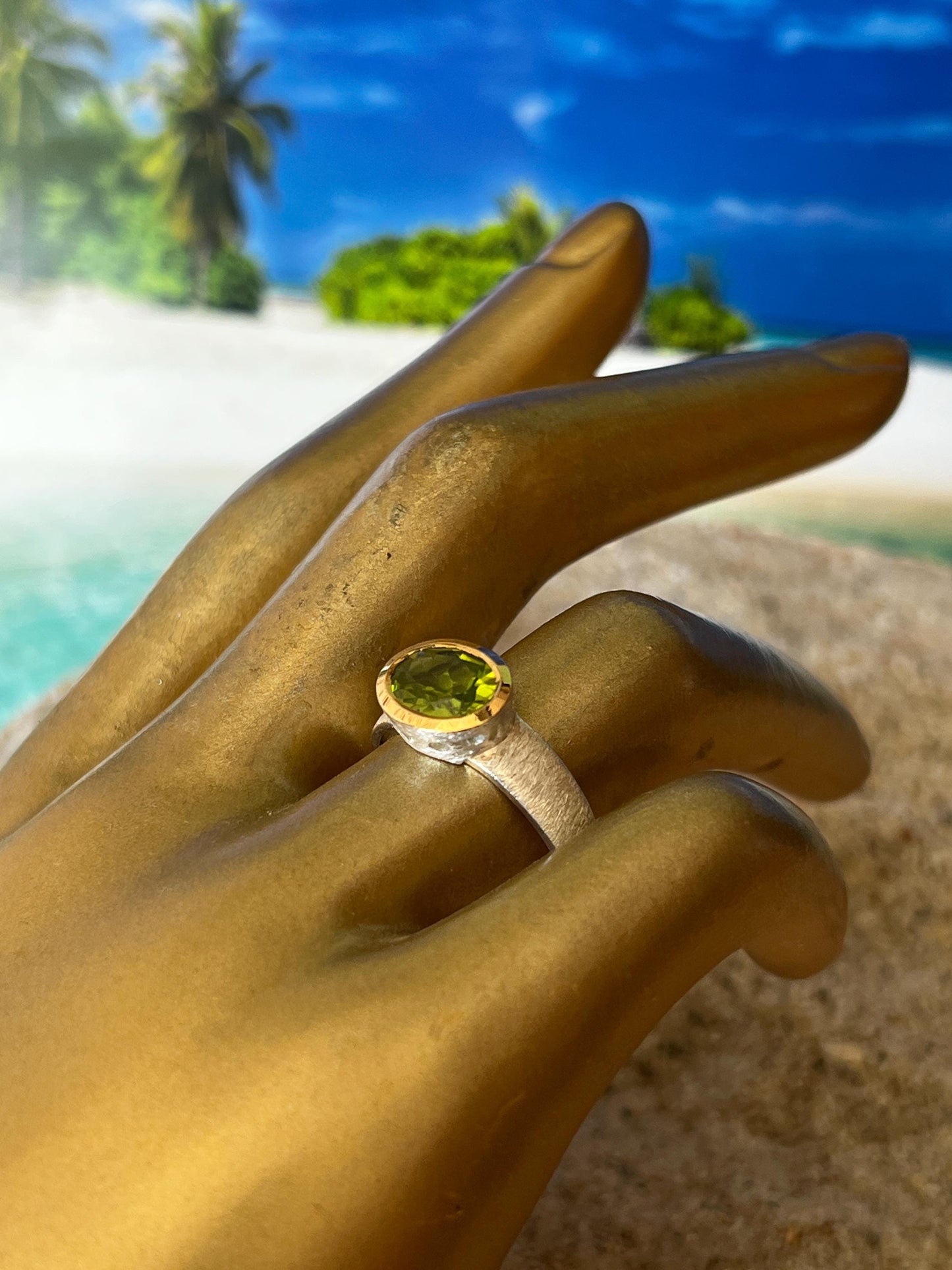 Grüner Turmalin Ring in Silber mit teilvergoldeter Fassung