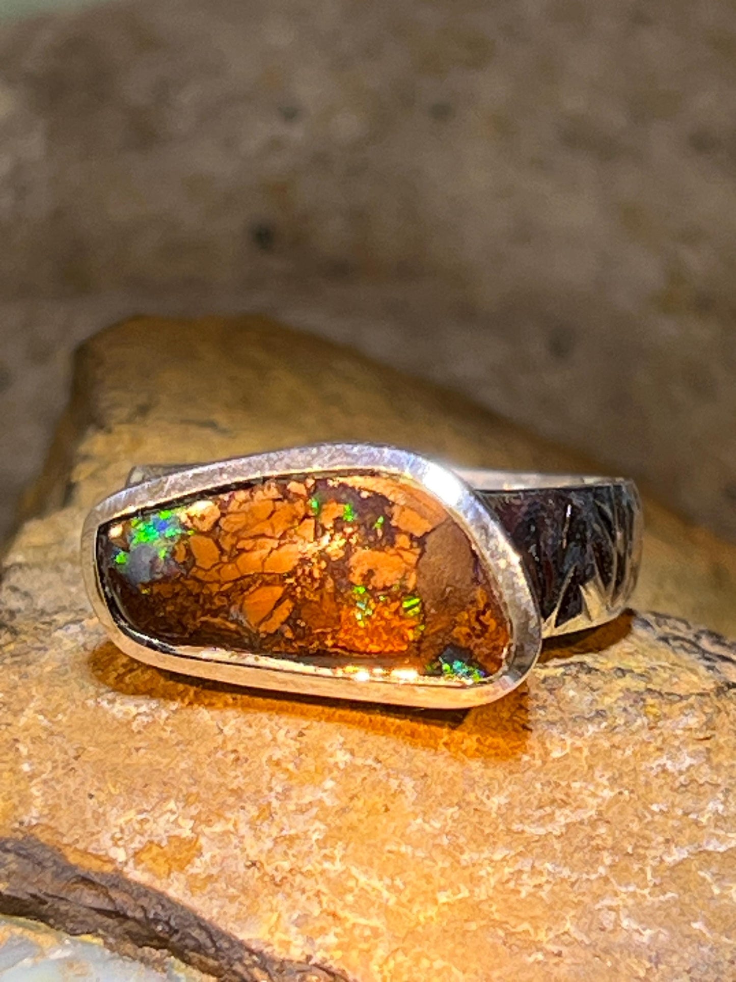 Boulder Opal geschwungene Matrix Ring in Sterling Silber