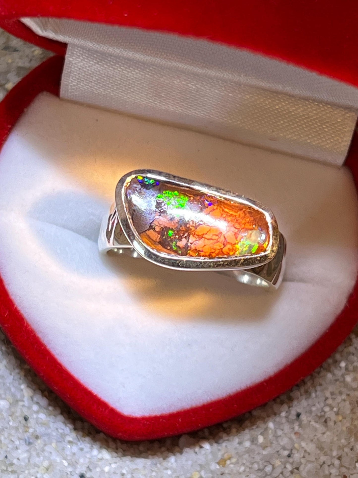 Boulder Opal geschwungene Matrix Ring in Sterling Silber