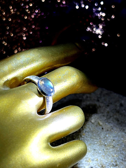 Natürlich blauer  Mondstein Ring in Silber